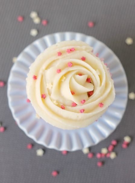 Strawberry cupcakes with white chocolate buttercream  - Martensitak